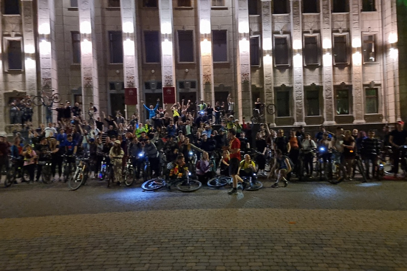 Около 300 краснодарцев стали участниками первой в 2022 году «Велоночи» 