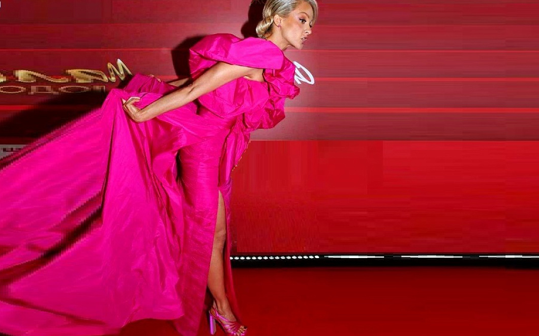 Упор на зад: звезда «Чебурашки» Полина Максимова опозорилась на красной дорожке