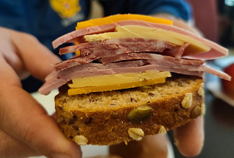 Проснись и ешь: диетолог рассказала, чем отличается правильный завтрак от ужина