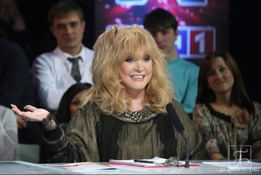 На Аллу Пугачеву подали в суд за долги