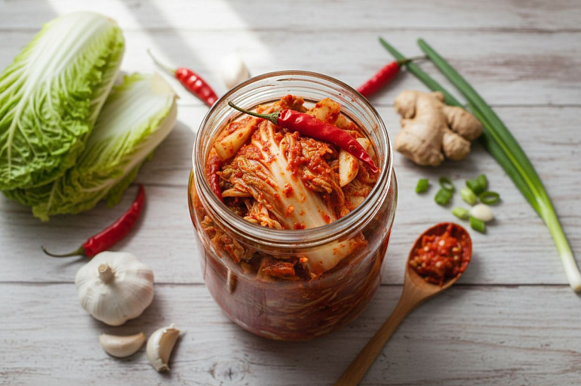 Быстрый рецепт острой кимчи из белокочанной капусты в банке