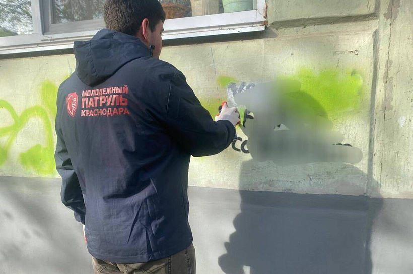 В Краснодаре активисты ведут активную борьбу с уличной наркорекламой