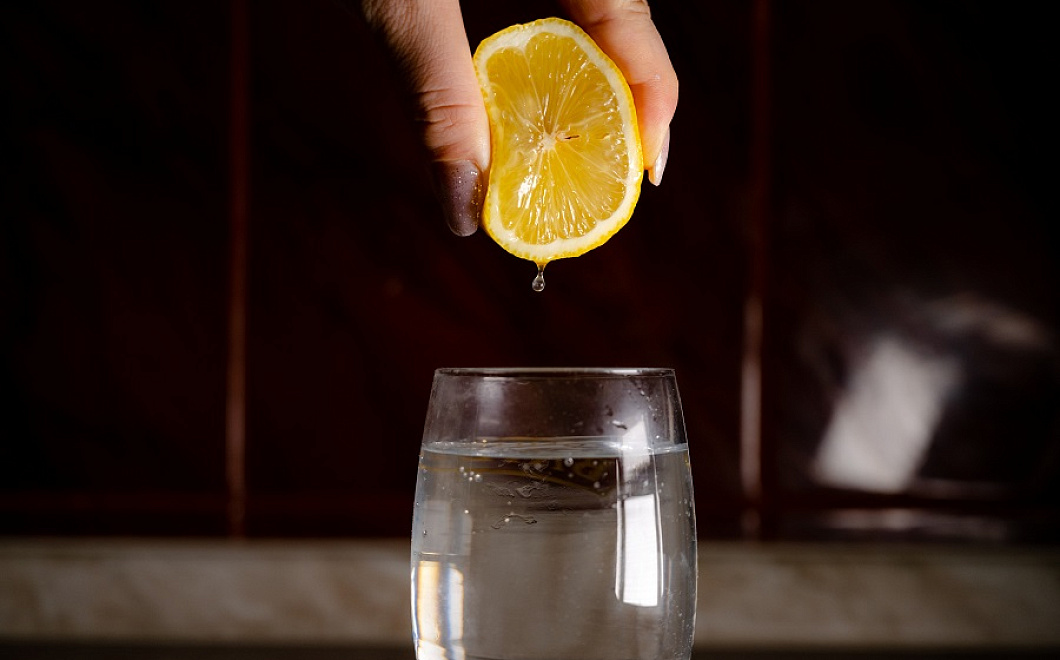 Больше чем вода: что добавить в стакан, чтобы день задался