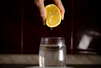 Больше чем вода: что добавить в стакан, чтобы день задался