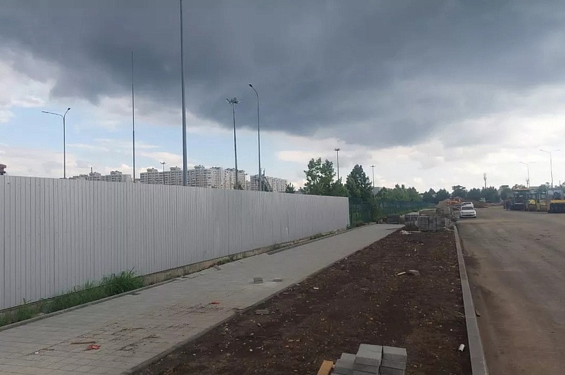 В Краснодаре вдоль новой дороги по ул. Конгрессной сделают освещение и автобусные остановки