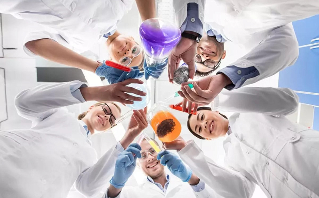 Ученые наградили коров-зебр и пиццу для ящериц Шнобелевской премией 2025