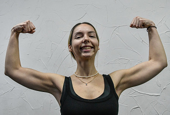 Все в наших руках: три способа убрать обвисшую кожу на плечах