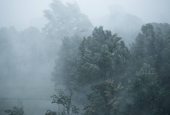 Дожди, пожары, смерчи: на Кубани действует пять штормовых предупреждений