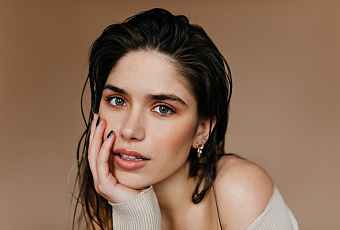 Советы трихолога: как добиться природной красоты бровей и ресниц