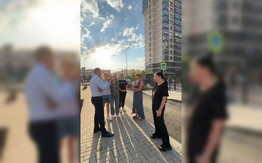 Мэр Краснодара Наумов встретился с родителями учеников школы на улице Пономаренко