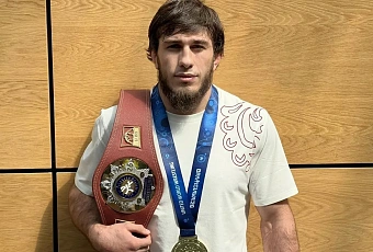 В аэропорту Краснодара приветствовали чемпиона мира по греко-римской борьбе Рамазана Нехая