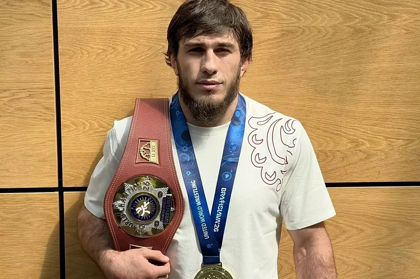 В аэропорту Краснодара приветствовали чемпиона мира по греко-римской борьбе Рамазана Нехая