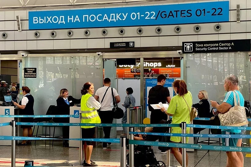 По фактическому расписанию работает аэропорт Сочи после отмены временных ограничений