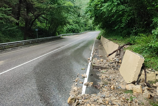 Федеральную трассу в Сочи очистили от селей