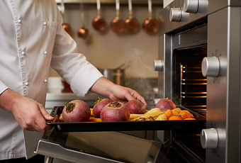 Шеф-повар раскрыл секрет идеальной температуры для запекания свеклы