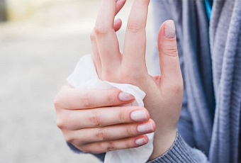 Ожог? Этот спиртовой компресс снимет боль за 2 минуты — лайфхак от дерматолога