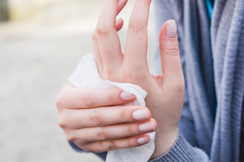 Ожог? Этот спиртовой компресс снимет боль за 2 минуты — лайфхак от дерматолога