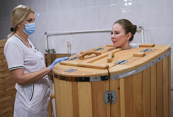 Зумеры массово едут в санатории: «пенсионерский» отдых стал новым трендом у молодежи из-за выгорания и стресса