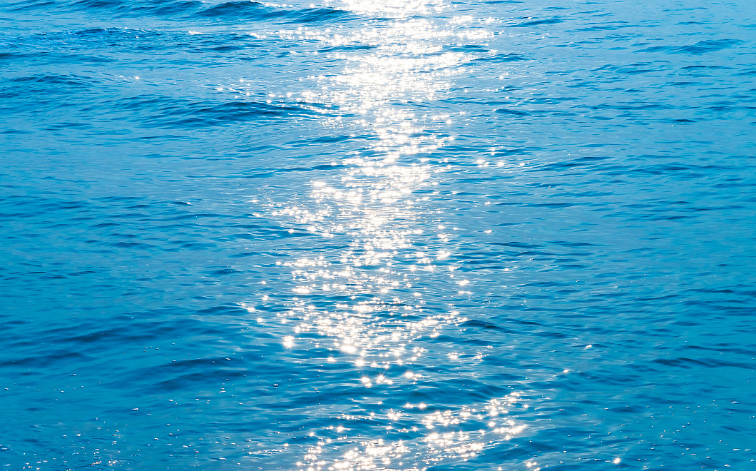 Синоптики: вода у берегов Сочи и Геленджика прогрелась до плюс 12 градусов