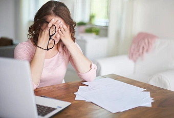 В чем причина хронической усталости, которая накрывает россиян этой осенью