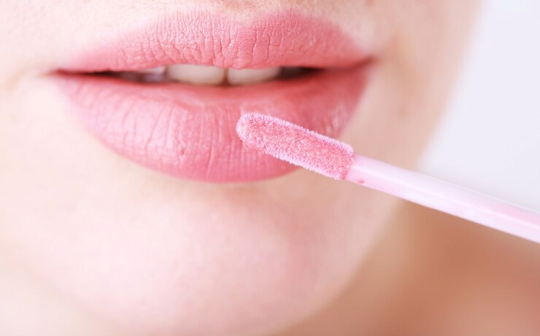 Как спасти губы от трещин и шелушения в холод или в жару