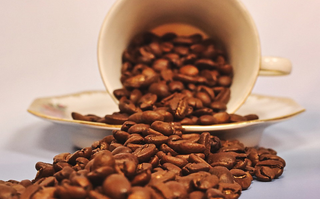 Без пятен на репутации: проверенные способы спасения одежды, мебели и ковров от пролитого кофе