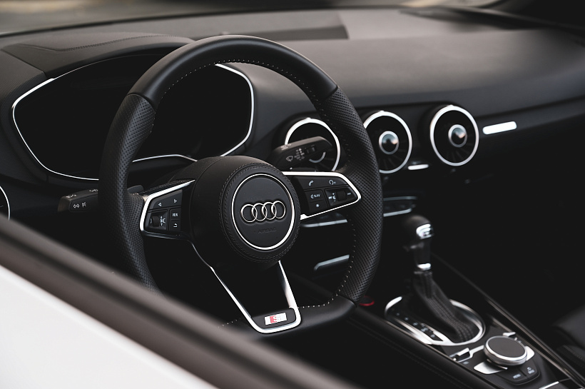 Проспал Audi: россиянин забыл пять миллионов рублей в электричке