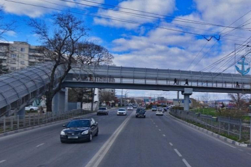 Надземный пешеходный переход в Новороссийске капитально отремонтируют за 67,5 млн рублей