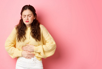 О чем болит живот: куда «отдают» больные внутренние органы