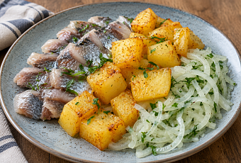 Картофель в микроволновке за 15 минут: добавляю чеснок, паприку и немного масла