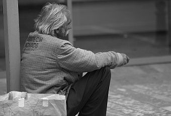 В объятья мошенников пенсионеров «толкает» Альцгеймер