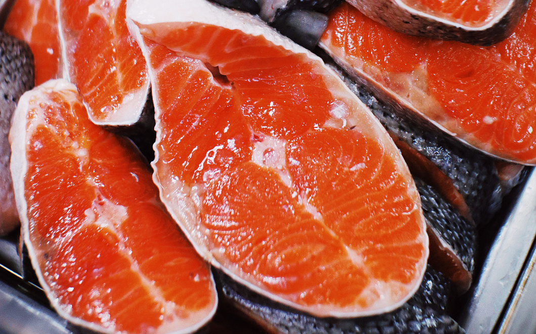 В «Русское море» не пускают рыбу: почему семга и форель известного бренда исчезли из продажи