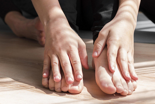 У неприятного запаха ног может быть другая причина — онихомикоз