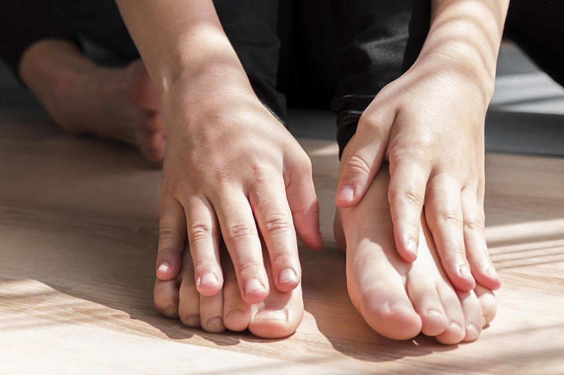 У неприятного запаха ног может быть другая причина — онихомикоз