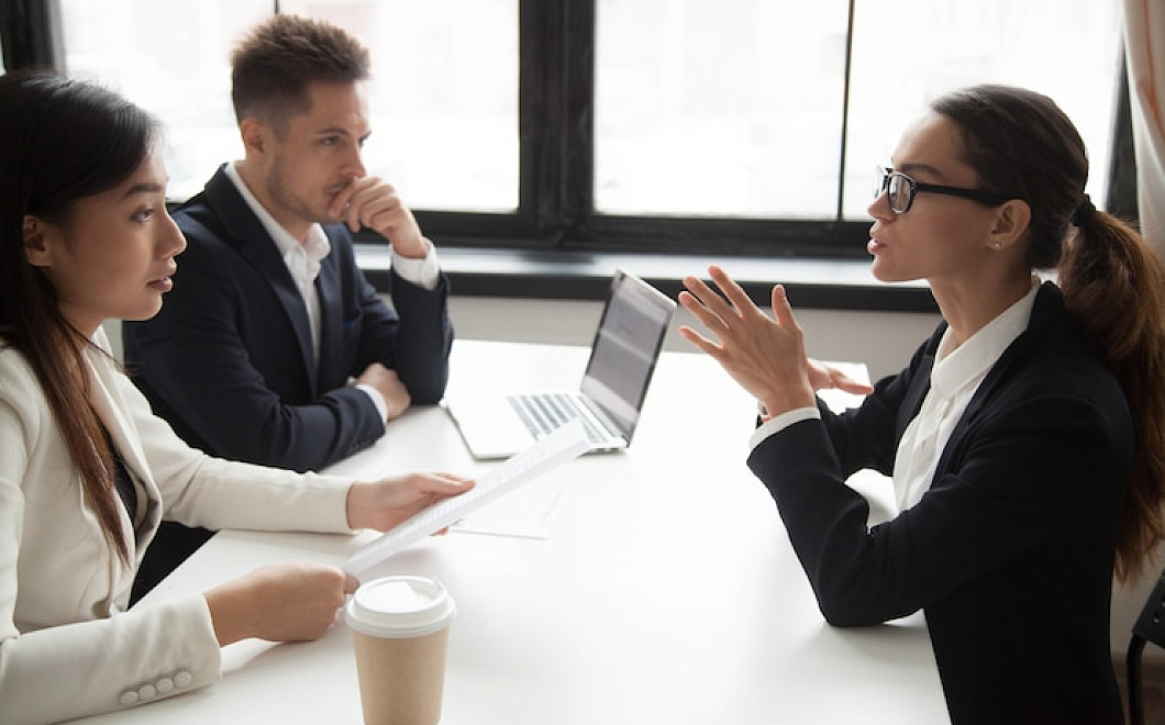 Мы сами транслируем нашу неуверенность, произнося некоторые фразы вслух