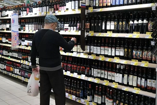 Мужчина пытался вынести под майкой из «Ленты» в Краснодаре бутылку Macallan за 12 тысяч и попался Росгвардии