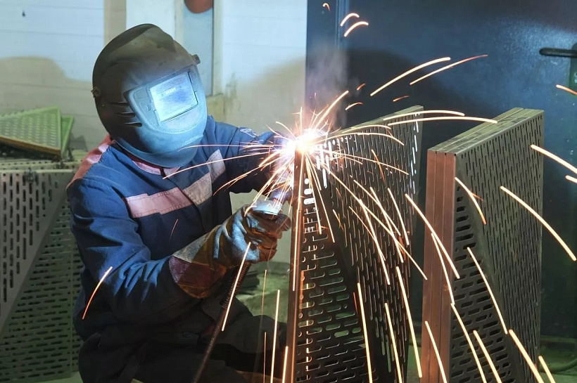 Сварщики стали самыми высокооплачиваемыми специалистами в строительстве на Кубани