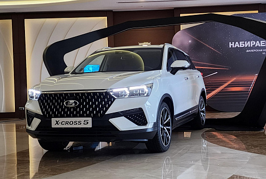 АвтоВАЗ показал новый кроссовер Lada X-cross 5