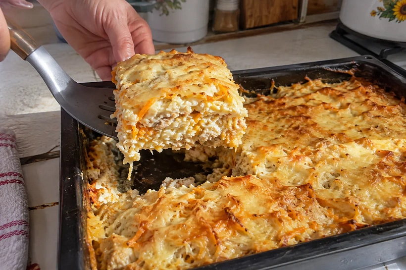 Рыба под сливочно-сырной шубкой: сочная внутри и с румяной корочкой сверху