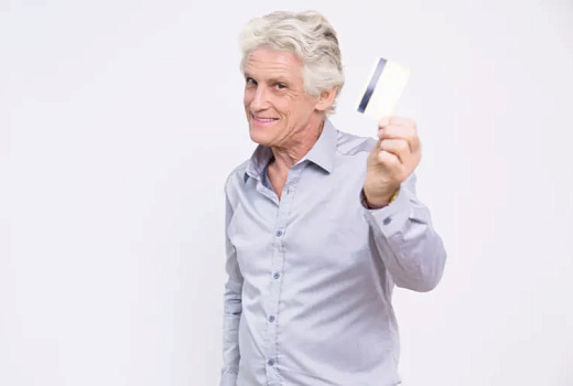 Матери в России чаще помогают финансово взрослым сыновьям