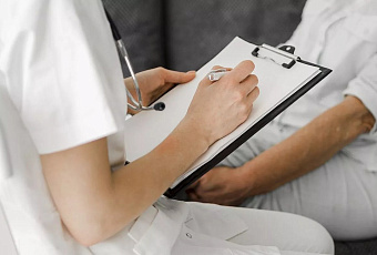 Ученые из Китая и Великобритании создали гаджет для речи после инсульта