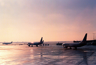 Беспилотник рухнул на территории аэропорта в Белгороде