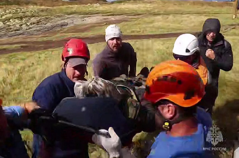 Туристку эвакуировали вертолетом с высоты 2000 метров в горах Сочи