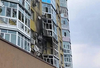 Беспилотник со взрывчаткой врезался в жилой дом в Воронеже: что известно о ЧП