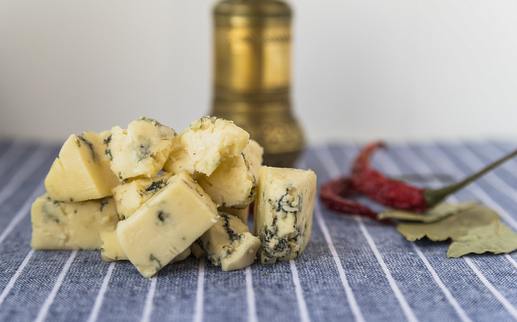 Аристократ среди сыров: незаменимая польза голубой плесени