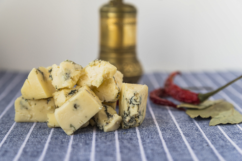 Аристократ среди сыров: незаменимая польза голубой плесени