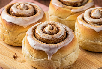 Яблочный соблазн: невозможно устоять перед этими булочками с корицей, покрытыми глазурью, которые моментально заставят забыть о диете