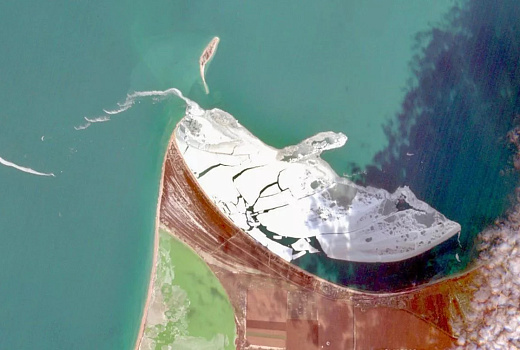 Семикилометровый «айсберг» образовался в Черном море у берегов Крыма