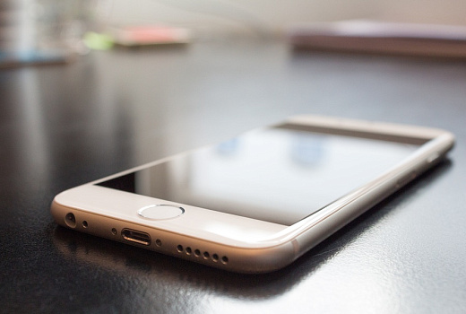 Пользователи iPhone жалуются на аккумулятор