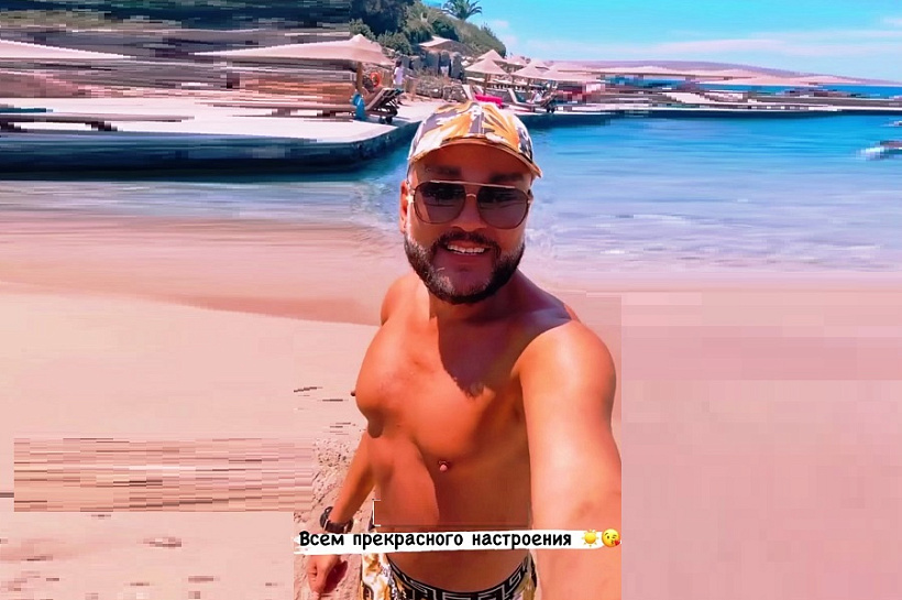 Нейросети разоблачили Филиппа Киркорова и рассказали, зачем звезда показывает свой пресс